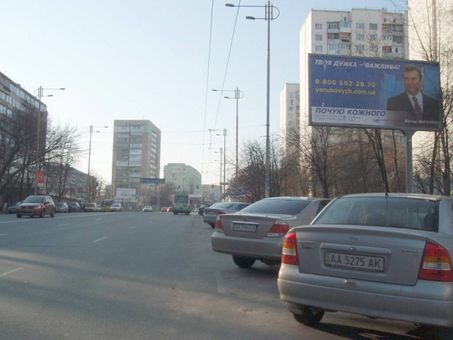 Щит 6x3, Василия Липковского ул. (Урицкого), 26-28 ( по ходу к Соломенской пл.) Щит 6x3, Василия Липковского ул. (Урицкого), 26-28 ( по ходу к Соломенской пл.)
