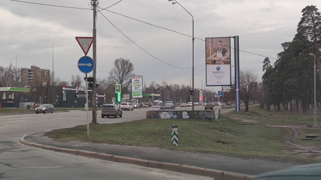 Беклайт 4x8,  Броварський проспект,  після 180 метрів руху від м.Чернігівська в напрямку центру міста