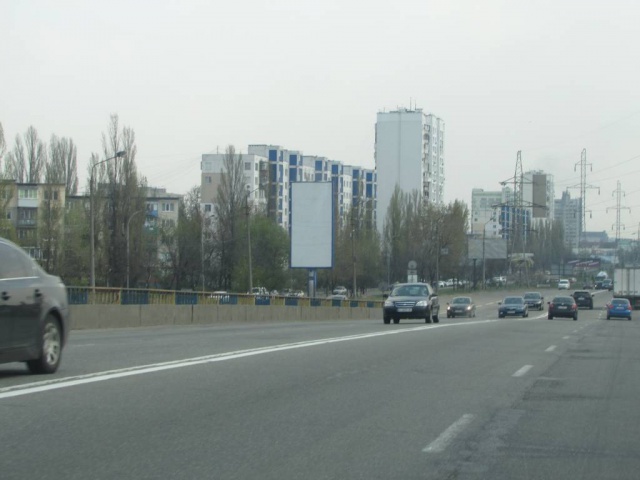Бэклайт 4x8, Братиславська, 20 (розподілювач), рух до Броварського проспекту, ліворуч Бэклайт 4x8, Братиславська, 20 (розподілювач), рух до Броварського проспекту, ліворуч