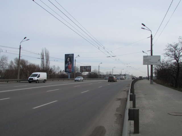 Беклайт 4x8,  Лугова, шляхопровід з вул Богатирська (рух в бік Оболоні), ліворуч