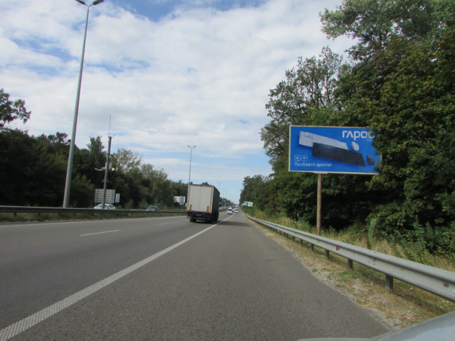 Щит 6x3, Брест-Литовське шосе, після 100 метрів від світлофора (розворот до аєродрому "ЧАЙКА"), рух в напрямку Житомира Щит 6x3, Брест-Литовське шосе, після 100 метрів від світлофора (розворот до аєродрому "ЧАЙКА"), рух в напрямку Житомира