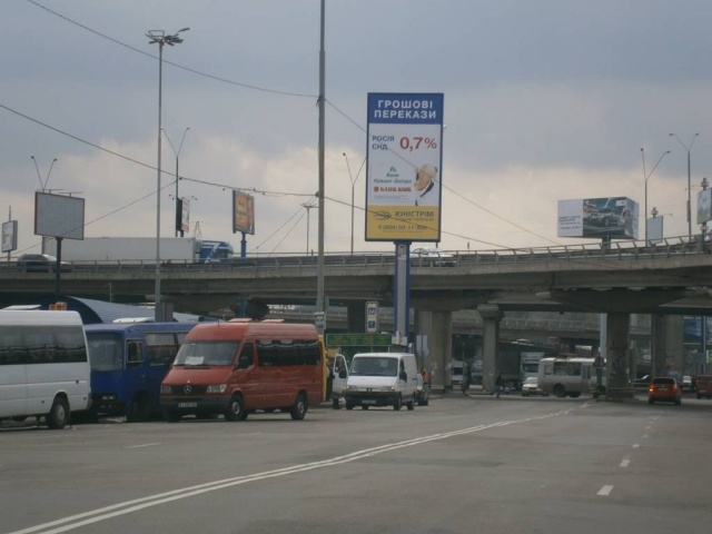 Беклайт 4x8,  Надднепрянское шоссе / съезд с Юж.моста(М"Выдубичи