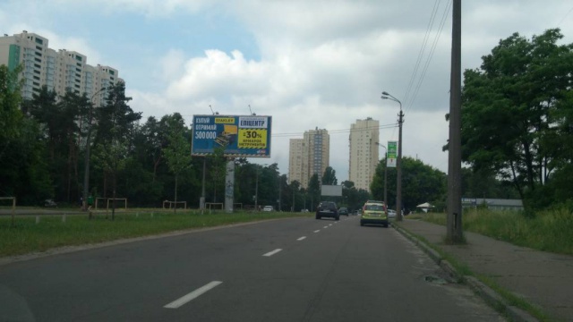 Щит 6x3,  Алішера Навої проспект, рух до бульвару Перова  (на розподілювачі)