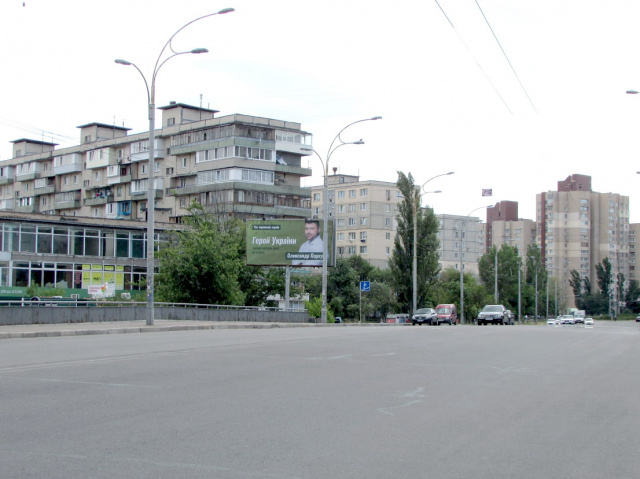 Щит 6x3,  Йорданська (Лайоша Гавро), 20 (Супермаркет"Фора")  рух в напрямку проспекту Степана Бандери, ліворуч