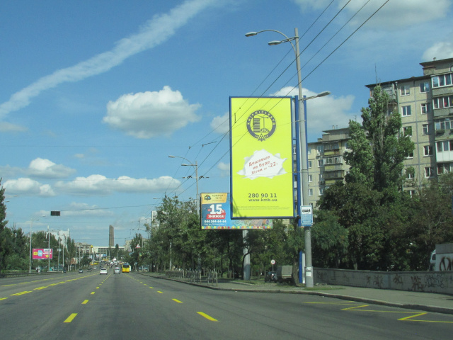Бэклайт 4x8, Соборності (Возз'єднання) проспект, 13 рух в напрямку Дарницької площі Бэклайт 4x8, Соборності (Возз'єднання) проспект, 13 рух в напрямку Дарницької площі