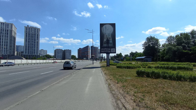 Беклайт 4x8,  Бажана Миколи проспект, М"Вирлиця" , рух в напрямку Борисполя