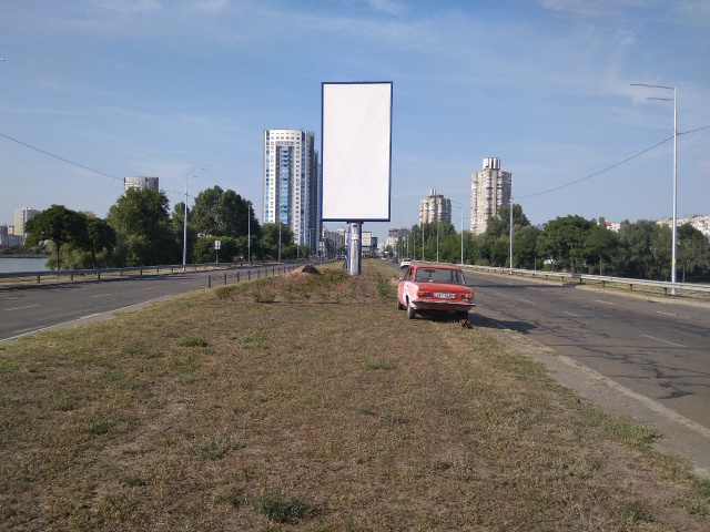 Бэклайт 4x8, Оболонський проспект (разподілювач), за 550 метрів до М"Оболонь", рух від М"Почайна" (Петрівка) Бэклайт 4x8, Оболонський проспект (разподілювач), за 550 метрів до М"Оболонь", рух від М"Почайна" (Петрівка)
