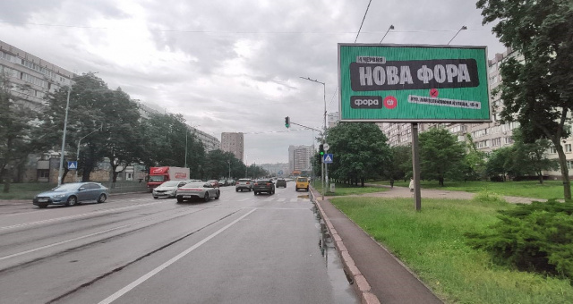 Призма 6x3,  вул. Митрополита Андрея Шептицького (Луначарського), 24 напроти