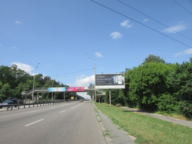 Призма 6x3,  Берестейський (Перемоги) пр-т, виїзд із міста (біля пішохідного переходу), рух до Житомира
