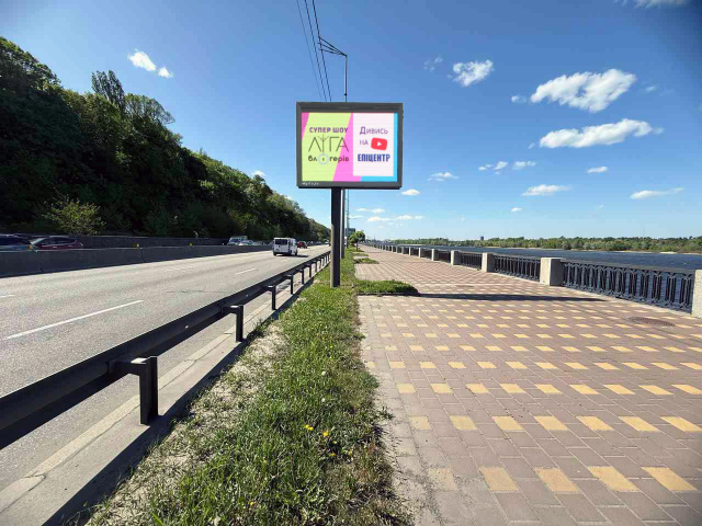Цифрова панель 3.14x2.32,  Набережне шосе (1),(за 1600 метрів до Паркового мосту по ходу від мосту Метро)