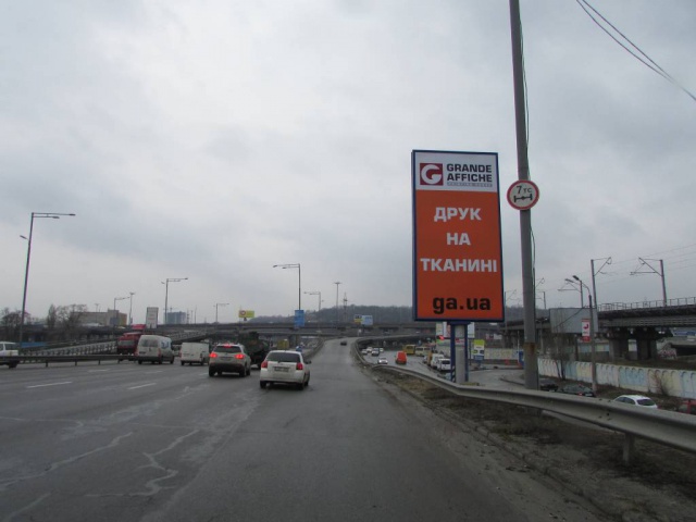 Бэклайт 4x8, Наддніпрянське шосе / Столичне шосе, заїзд на Південний міст Бэклайт 4x8, Наддніпрянське шосе / Столичне шосе, заїзд на Південний міст