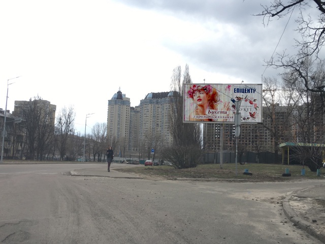 Призма 6x3, Верховної Ради бульвар 1А / Миру проспект (світлофор) Призма 6x3, Верховної Ради бульвар 1А / Миру проспект (світлофор)