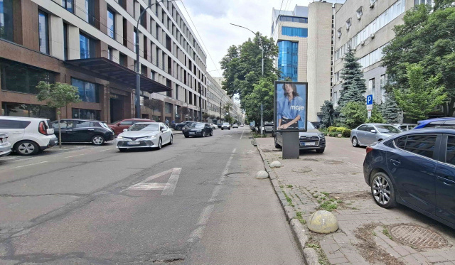 Сітілайт 1.2x1.8,  Князів Острозьких (Московська) вул., 27