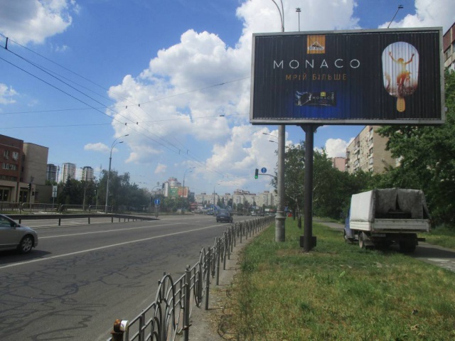 Призма 6x3, Перова бульвар, 48 (після 80 метрів від перехрестя з вул. Кибальчича Миколи, рух в бік Троещини) Призма 6x3, Перова бульвар, 48 (після 80 метрів від перехрестя з вул. Кибальчича Миколи, рух в бік Троещини)