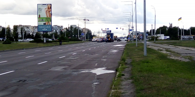 Бэклайт 4x8, Генерала Ватутіна проспект (розподілювач), за 100 метрів руху до бульвару Перова від Троєщинського ринку Бэклайт 4x8, Генерала Ватутіна проспект (розподілювач), за 100 метрів руху до бульвару Перова від Троєщинського ринку