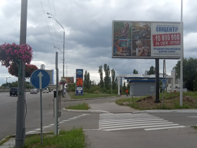 Призма 6x3, Броварський проспект, 100 метрів руху від проспекту Визволителів (АЗС "SOCAR") Призма 6x3, Броварський проспект, 100 метрів руху від проспекту Визволителів (АЗС "SOCAR")