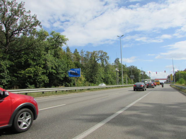 Щит 6x3, Брест-Литовське шосе, за 100 метрів до світлофора (розворот до аєродрому "ЧАЙКА"), рух в напрямку Киева, ліворуч Щит 6x3, Брест-Литовське шосе, за 100 метрів до світлофора (розворот до аєродрому "ЧАЙКА"), рух в напрямку Киева, ліворуч