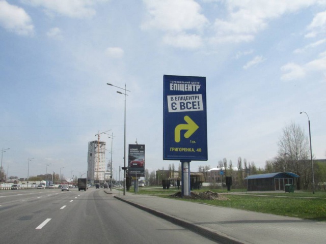 Беклайт 4x8,  Бажана Миколи проспект, М"Вирлиця" , рух в напрямку Борисполя
