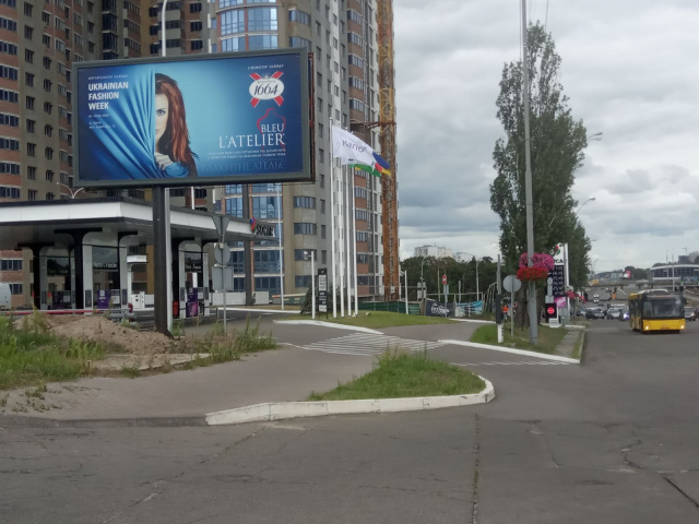 Бэклайт 6x3, Броварський проспект, 100 метрів руху до проспекту Визволителів (АЗС "SOCAR"), ліворуч Бэклайт 6x3, Броварський проспект, 100 метрів руху до проспекту Визволителів (АЗС "SOCAR"), ліворуч