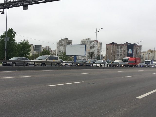 Бэклайт 8x4, Бажана Миколи проспект, навпроти буд. 3, (М)"Харьківська" рух в напрямку центру Киева, ліворуч Бэклайт 8x4, Бажана Миколи проспект, навпроти буд. 3, (М)"Харьківська" рух в напрямку центру Киева, ліворуч