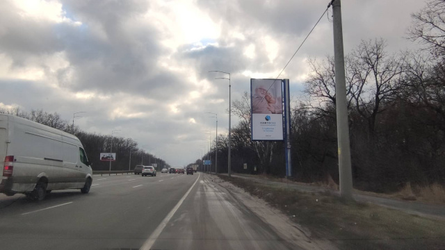 Беклайт 4x8,  Столичне шосе  (навпроти Мисливський провулок 17),  рух із Києва