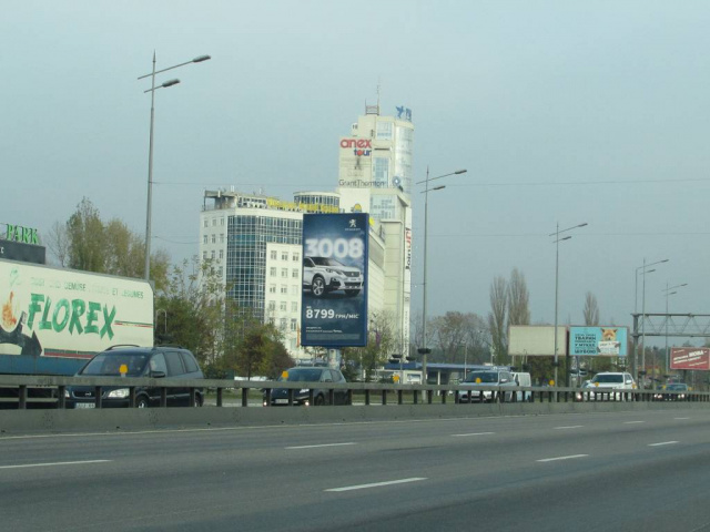 Бэклайт 4x8,  Бажана Миколи проспект / за 300 метрів до Харьківської площі (біля АЗС"ВР"), рух із Киева, ліворуч