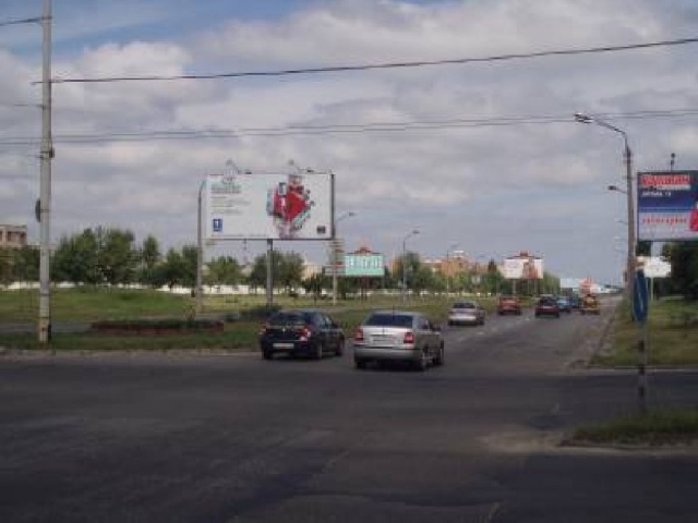 Призма 6x3, Богатырская ул. / Полярная (на разделителе) по ходу от М"Петровка" в Вышгород Призма 6x3, Богатырская ул. / Полярная (на разделителе) по ходу от М"Петровка" в Вышгород